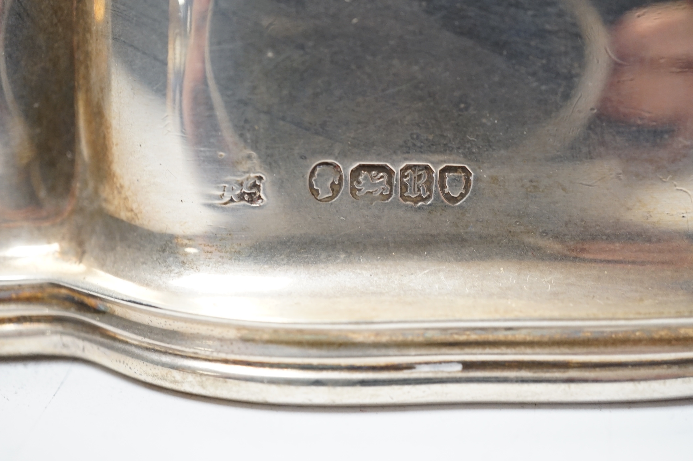A Victorian silver circular entree dish cover, by R & S Garrard & Co, London, 1852, base diameter 24cm, 23.3oz.